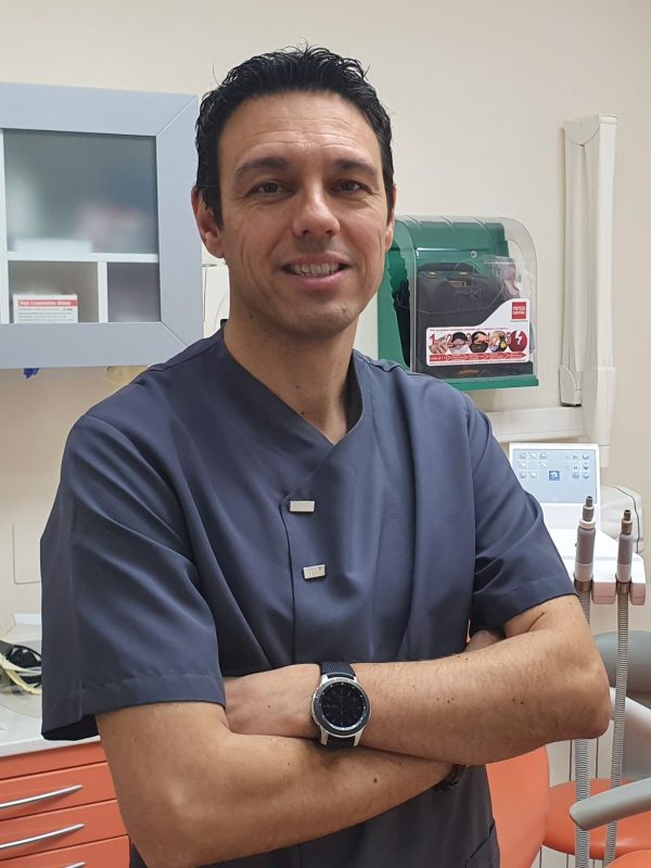 Toni clinica dental antonio aranda